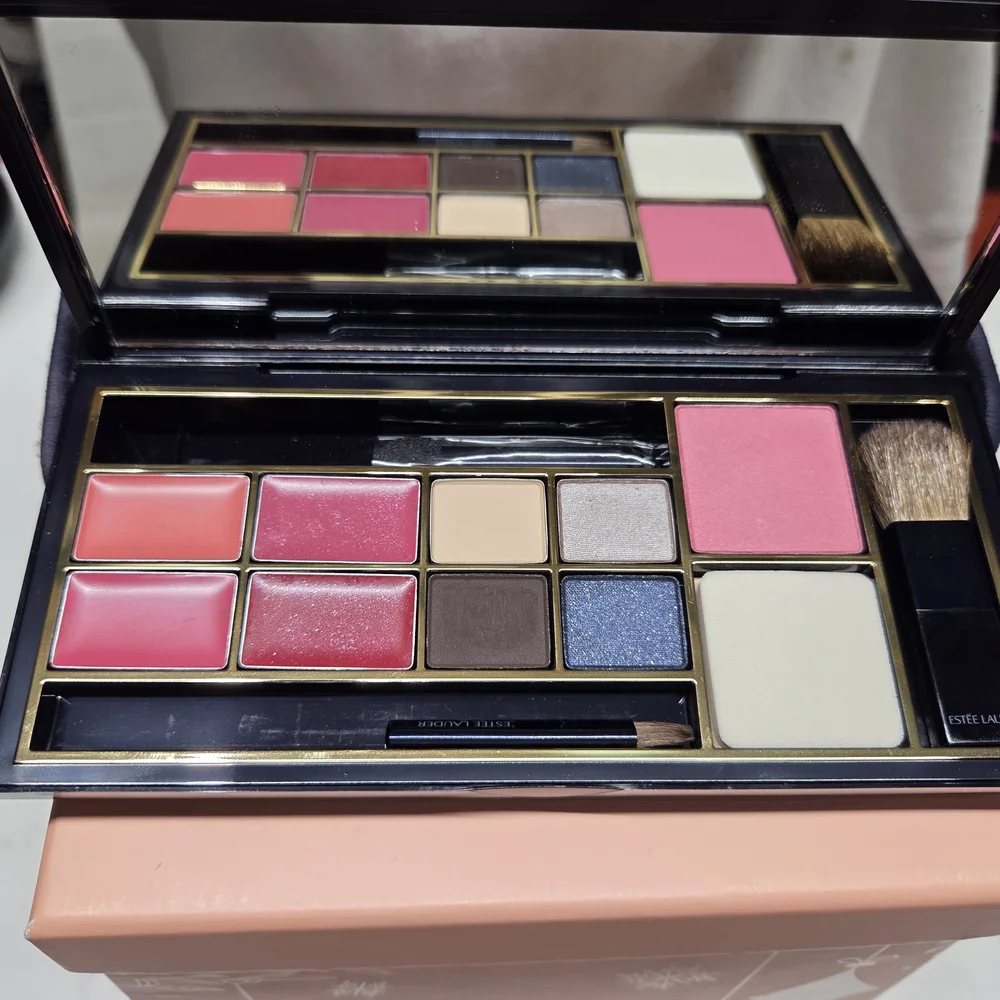 Estee Lauder Pink & Neutral Makeup Palette - Blush, Eyeshadows & Lip Shades - Picture 2 of 6